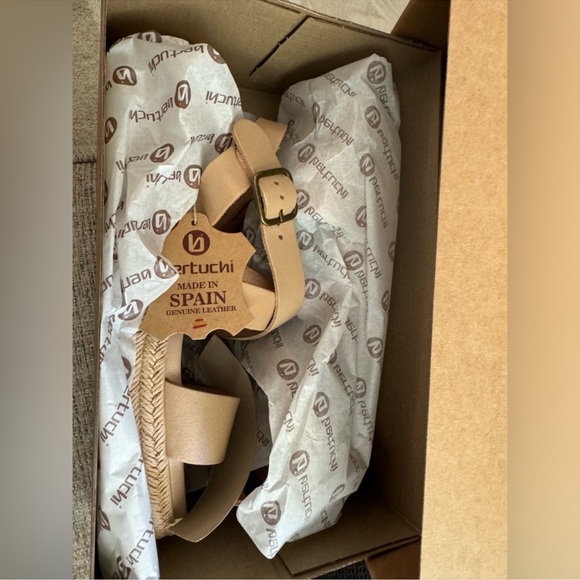 🎉LAST PIECE🎉BERTUCHI Made in Spain Quarter Strap Wedge Sandals - Leather - Picture 2 of 9